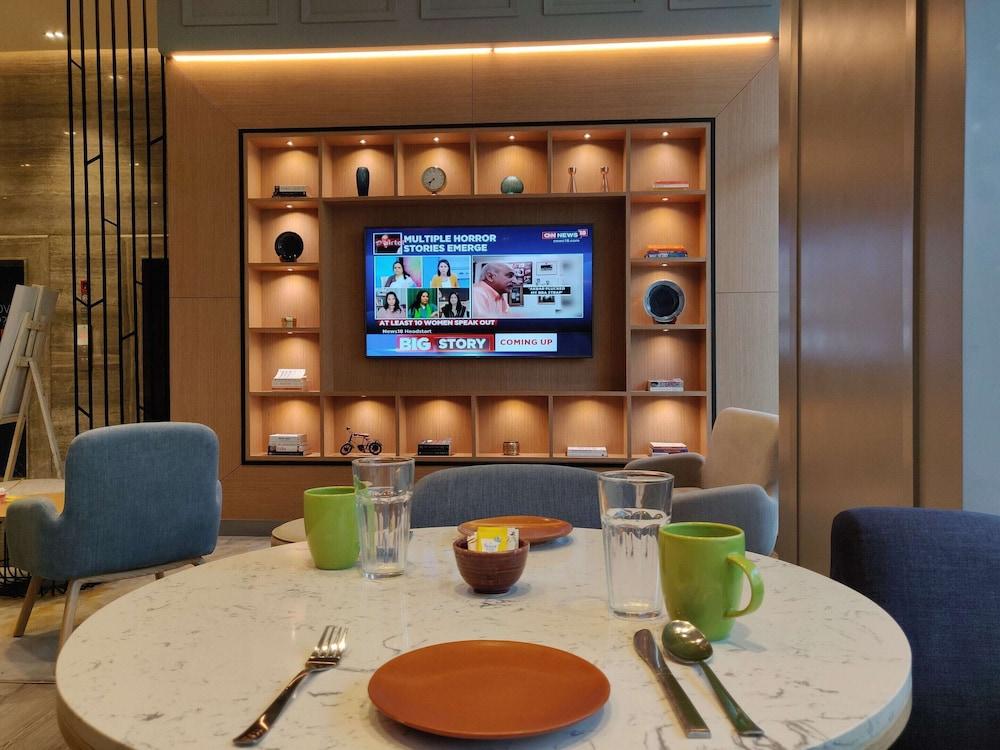 Holiday Inn Express Gurugram Sector 50 By Ihg Gurgaon Buitenkant foto