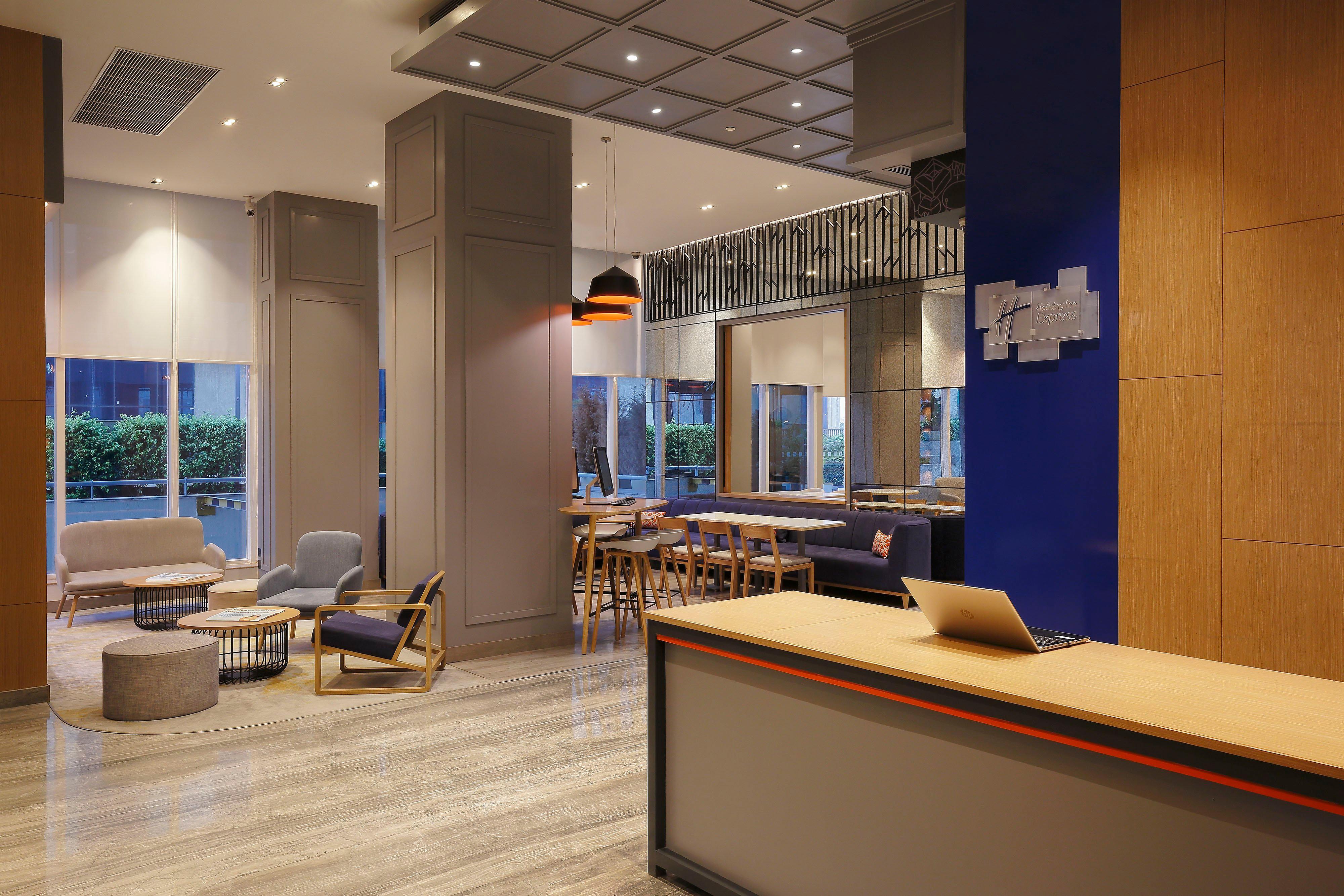 Holiday Inn Express Gurugram Sector 50 By Ihg Gurgaon Buitenkant foto
