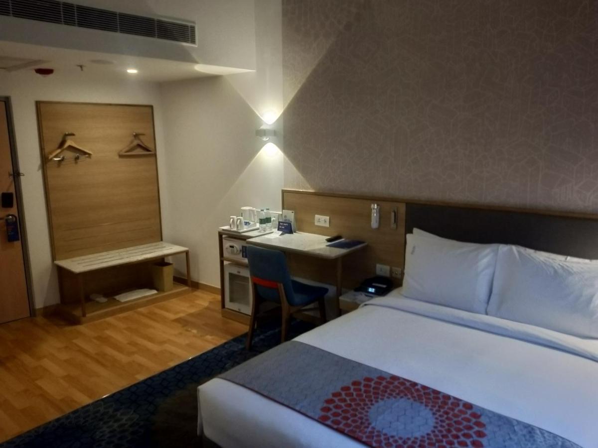 Holiday Inn Express Gurugram Sector 50 By Ihg Gurgaon Buitenkant foto