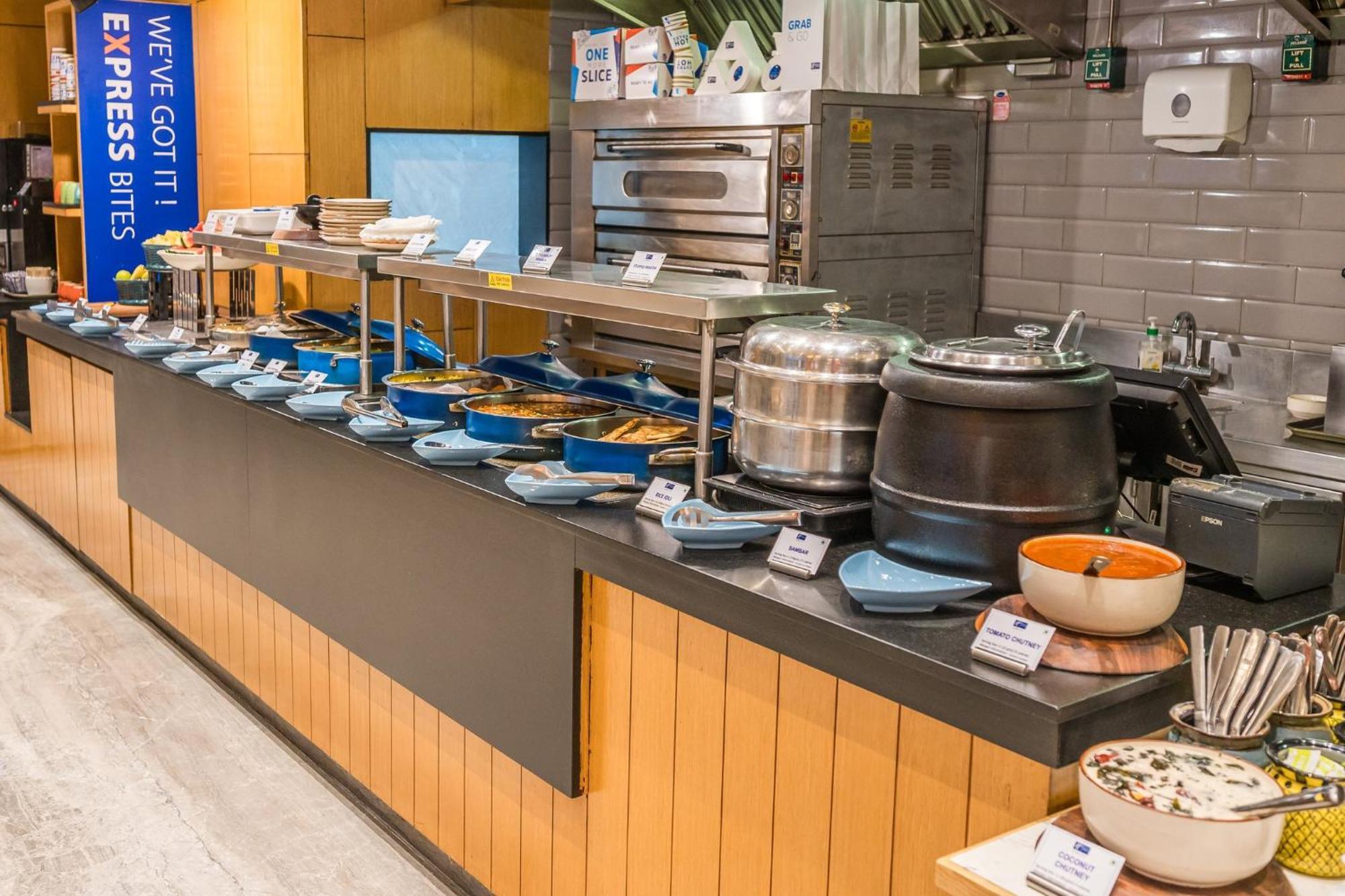 Holiday Inn Express Gurugram Sector 50 By Ihg Gurgaon Buitenkant foto