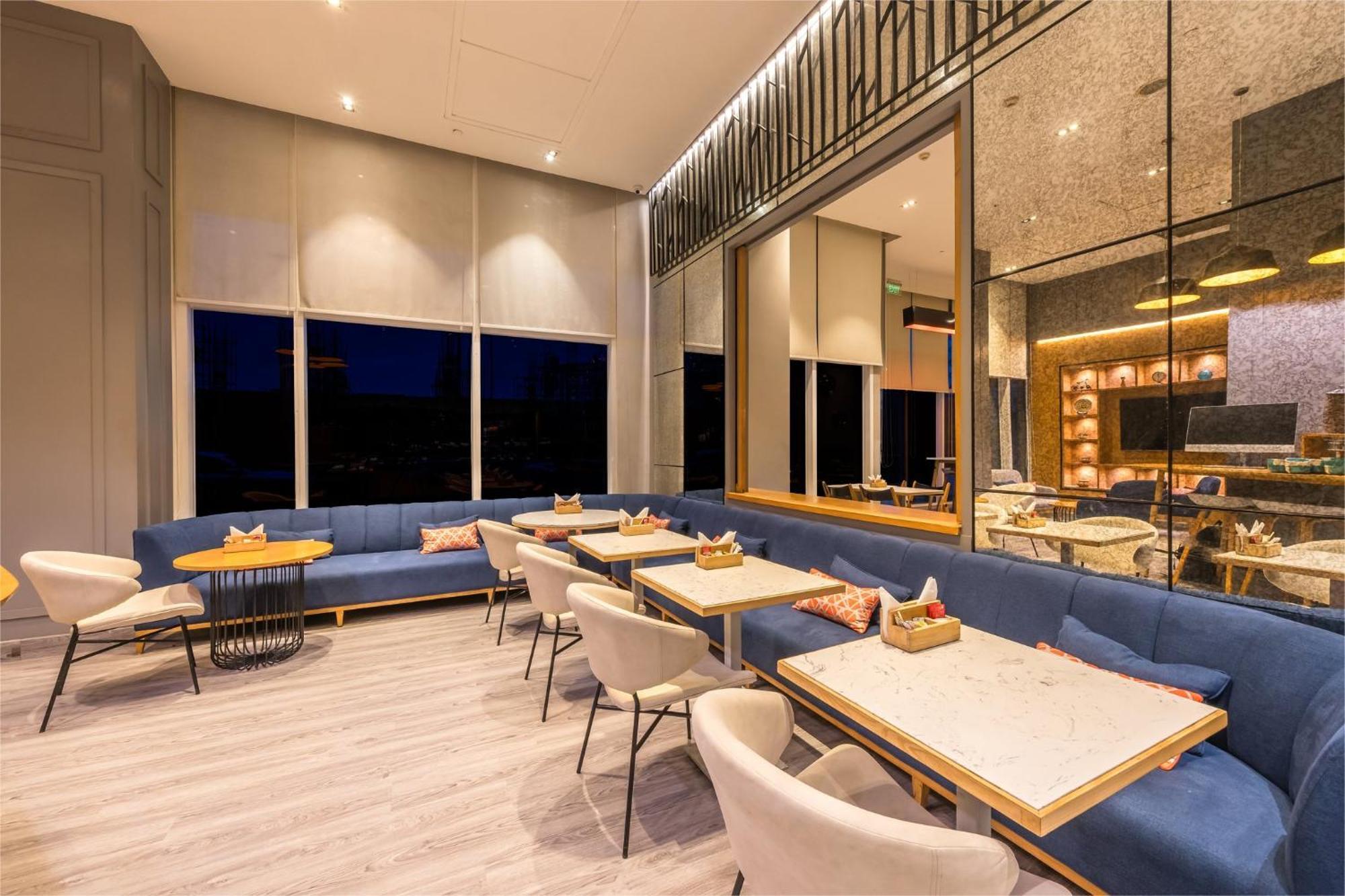 Holiday Inn Express Gurugram Sector 50 By Ihg Gurgaon Buitenkant foto