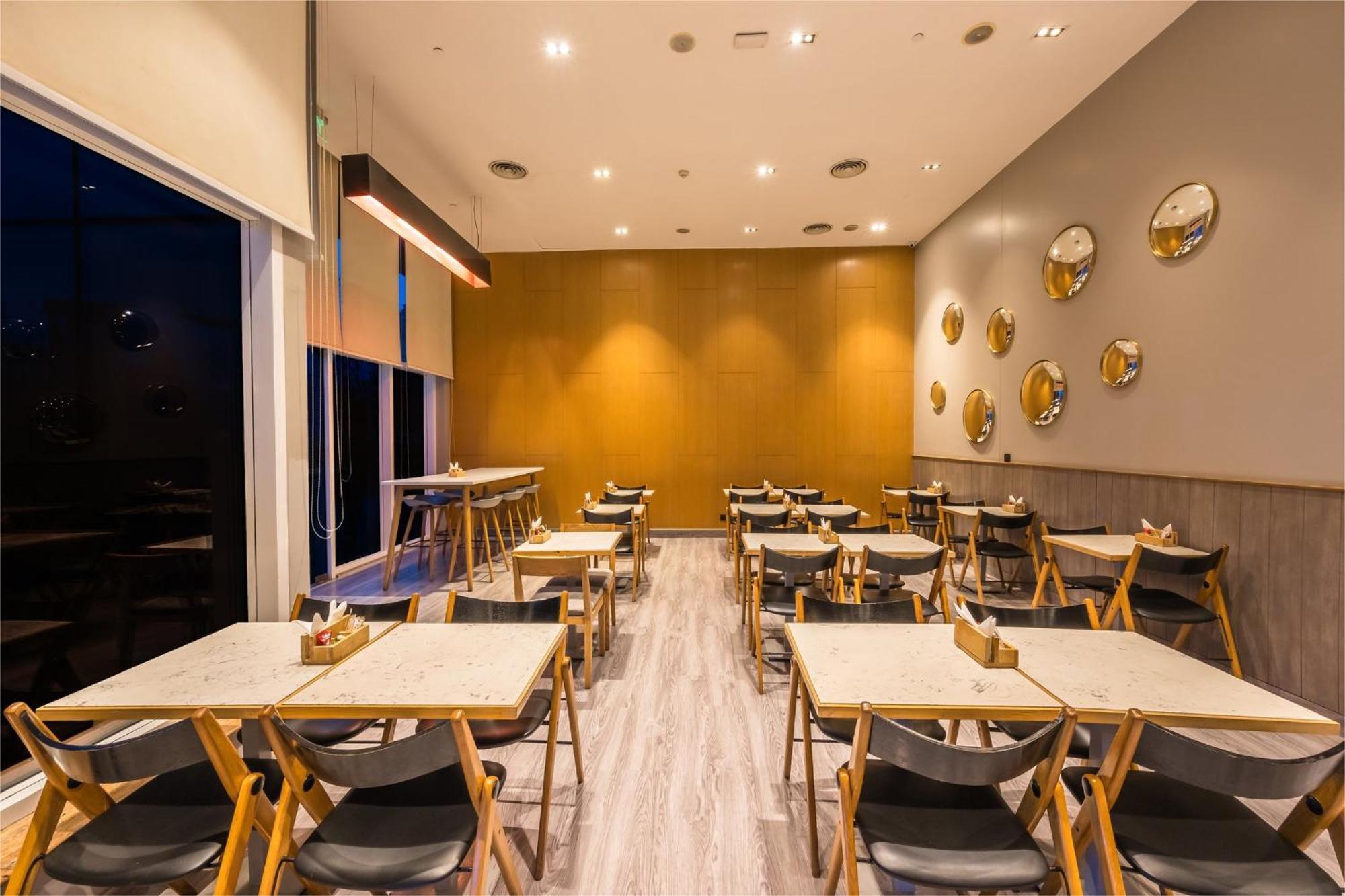 Holiday Inn Express Gurugram Sector 50 By Ihg Gurgaon Buitenkant foto