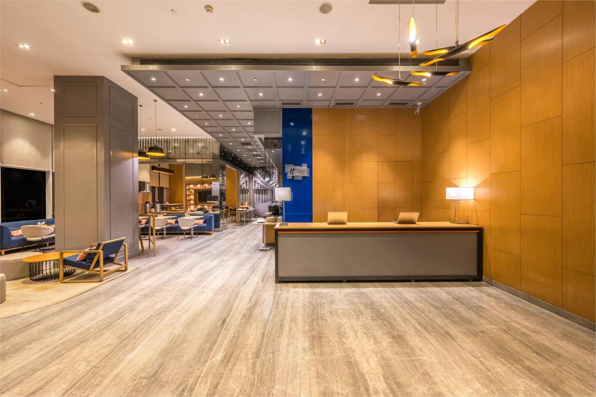 Holiday Inn Express Gurugram Sector 50 By Ihg Gurgaon Buitenkant foto